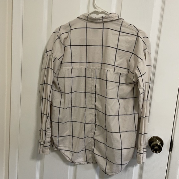 Sale! Old Navy Boyfriend Button Up Top - Picture 2 of 2